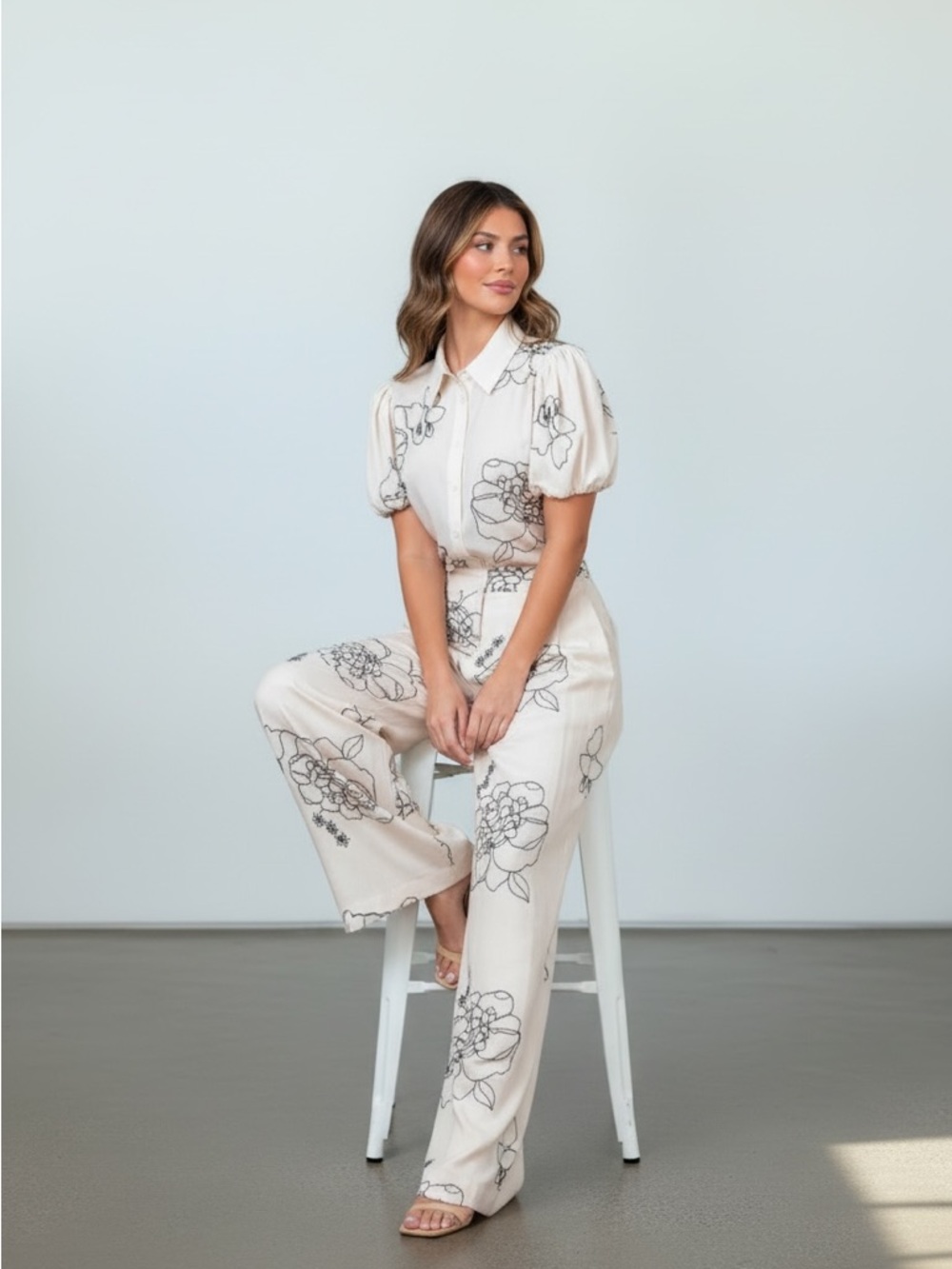 255. Embroidered Cream Floral Bubble sleeve Wide-Leg pants set - Picture 2 of 7